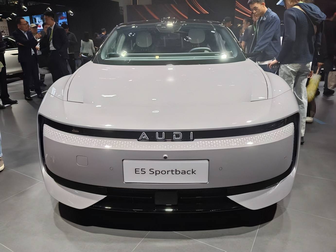 進博會也在進化,12家跨國車企亮出的“洋貨”能有多吸引人