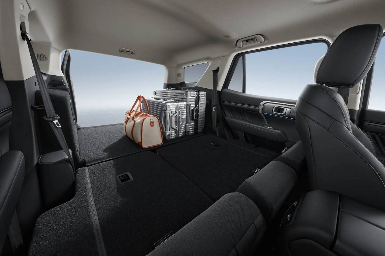 潮酷越野新風向,全新坦克400憑什么成年輕人心頭好?