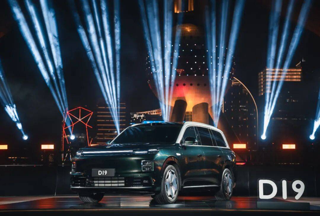 堅守純電,蔚來、特斯拉越發“孤獨”?