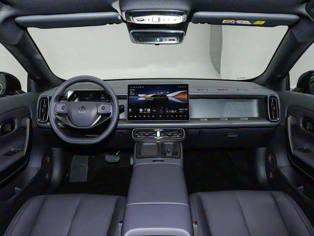 零跑汽車旗下全新車型——零跑Lafa5正式預(yù)售。新車共推出5款車型,預(yù)售價格為10.58-13.18萬元