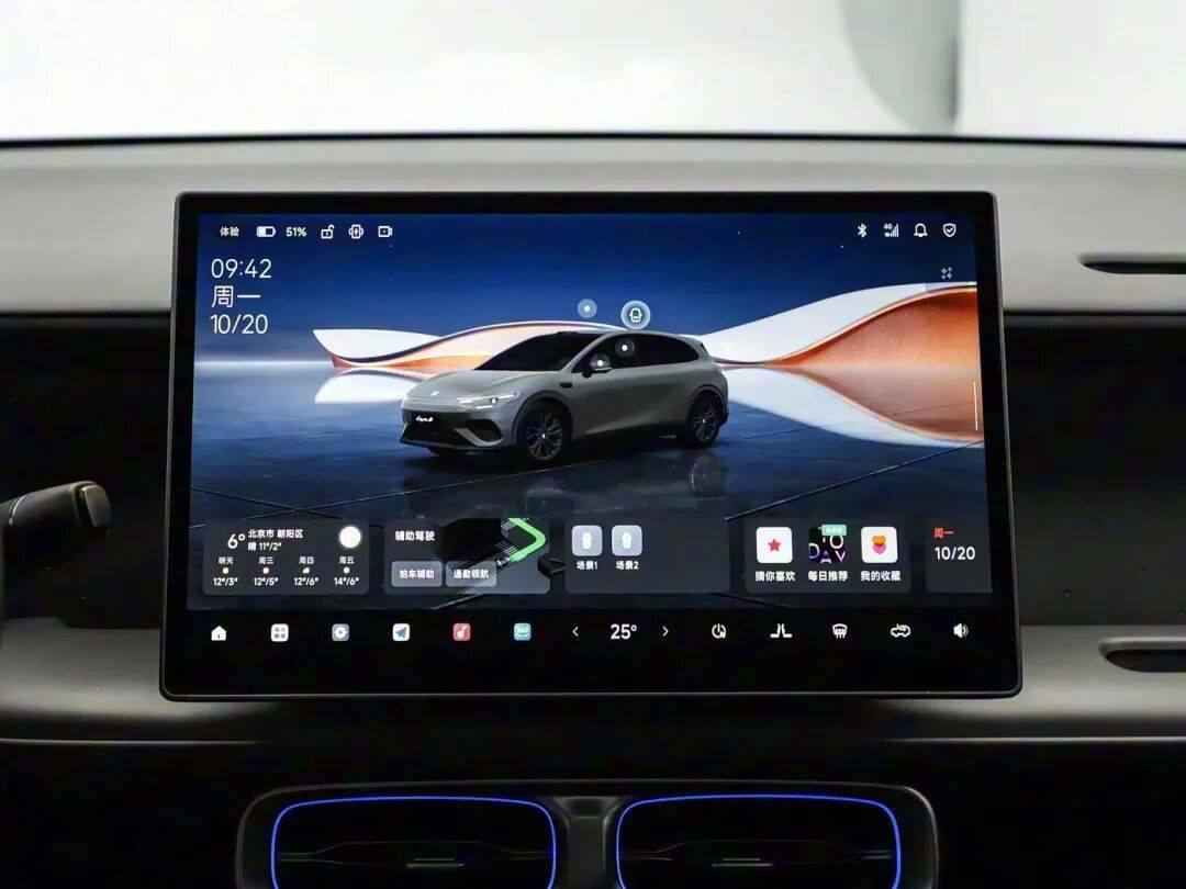 零跑汽車旗下全新車型——零跑Lafa5正式預(yù)售。新車共推出5款車型,預(yù)售價格為10.58-13.18萬元