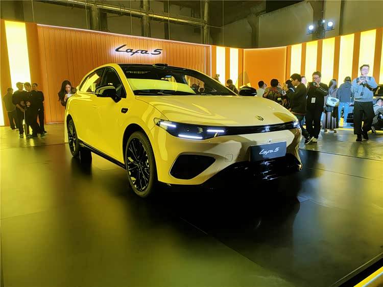 創新突破不離傳統根基,零跑Lafa5的“穩”實力成為走向海外的最佳名片