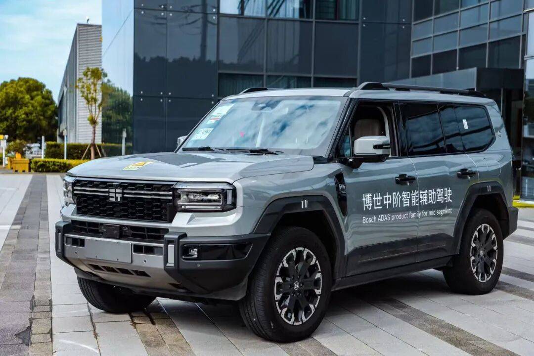 前10個月銷量增長0.6%!燃油車打響“智能化反擊戰” 業內:明年燃油車將以幾何級速度普及中高階智駕