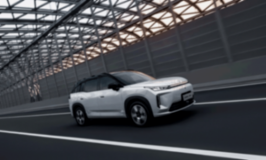 時間還要追溯至2022年,過去以日歐美品牌為主導(dǎo)的南非汽車市場,被迅速涌入的中國汽車品牌打破。以奇瑞、比亞迪、長城為代表的中國汽車軍團(tuán),在這次“搶灘”中并非使用簡單的價格戰(zhàn),而是涵蓋了產(chǎn)品布局、技術(shù)路線、渠道建設(shè)乃至本土化生產(chǎn)的全方位競爭。