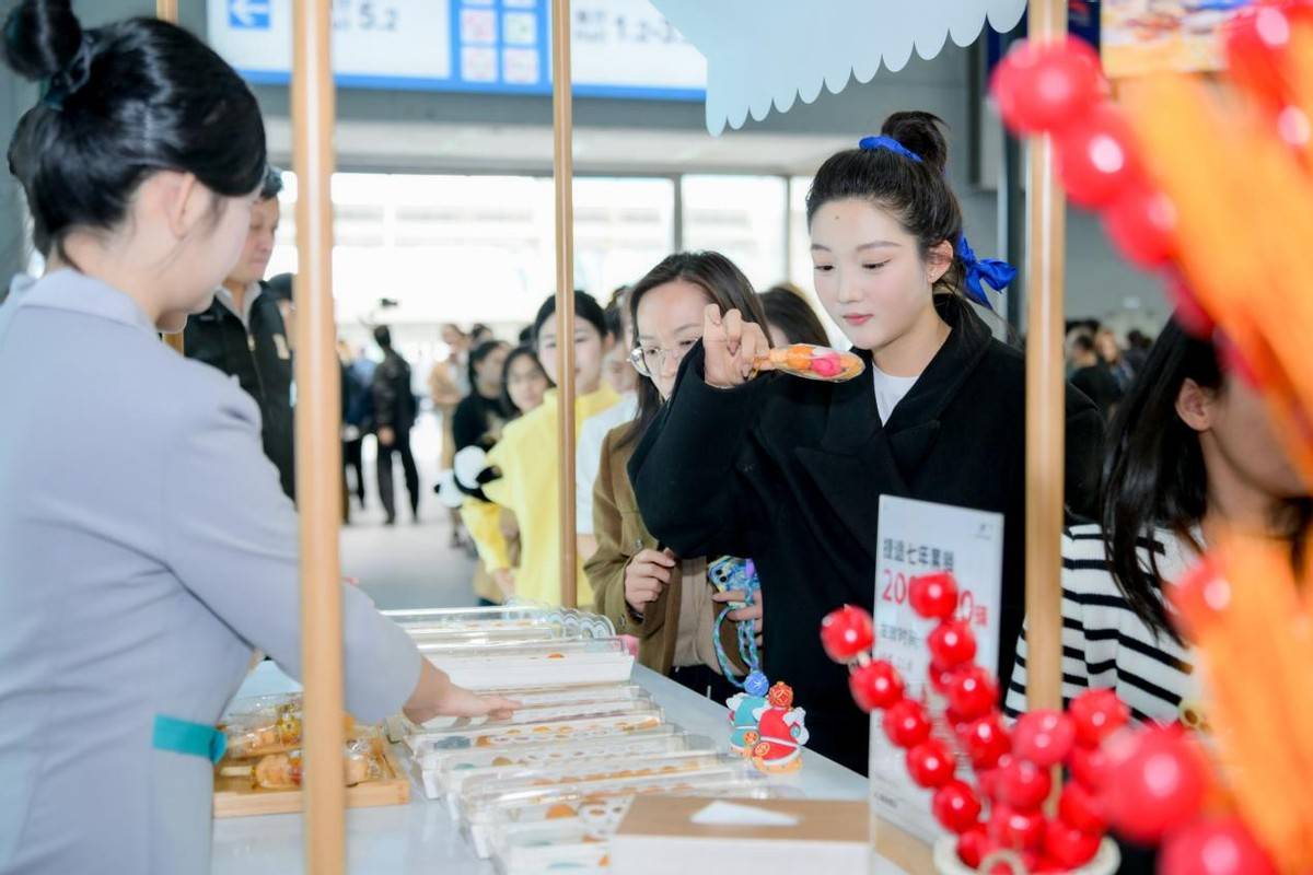 7年200 萬(wàn)銷(xiāo)量背后:捷途汽車(chē)以 “旅行 +” 重構(gòu)中國(guó)汽車(chē)出行生態(tài)