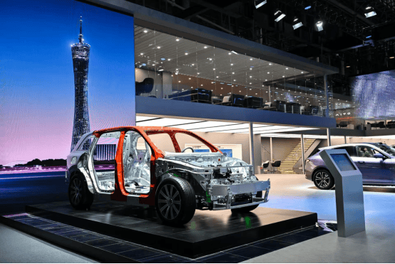 賽力斯發(fā)布魔方平臺(tái)2.0,以“AI定義”重塑智慧電動(dòng)汽車