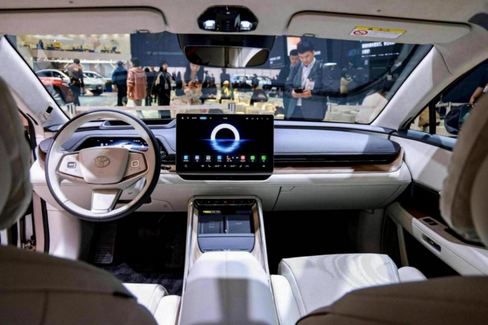 “油電雙車”亮相廣州車展,廣汽豐田的雙線戰略是否值得期待?