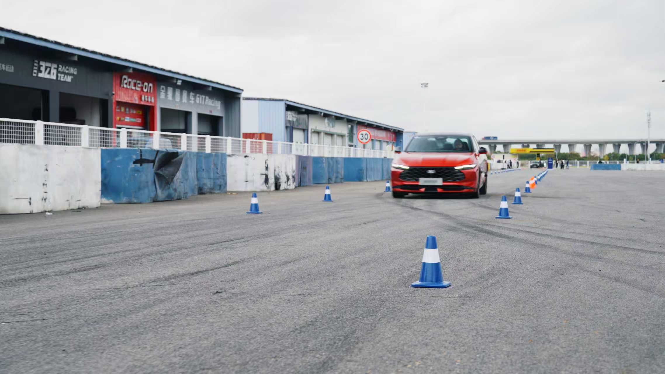 試駕福特新蒙迪歐:自己開(kāi)得爽快,乘員坐得舒服