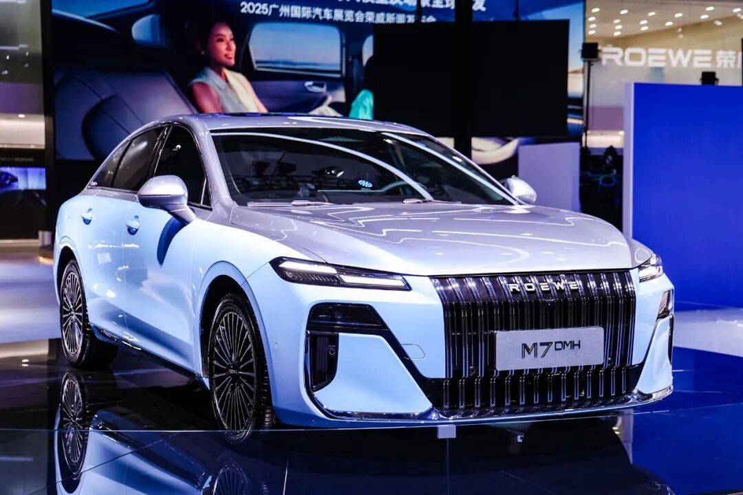 榮威M7 DMH:一款會“思考”的AI座駕,正在刷新行業(yè)紀(jì)錄