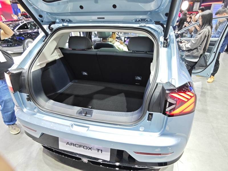 配置全面越級 極狐T1價值感拉滿亮相廣州車展