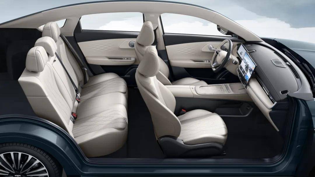 暴擊三連問:動力、安全、舒適,風云A8L你妥協了哪一樣?