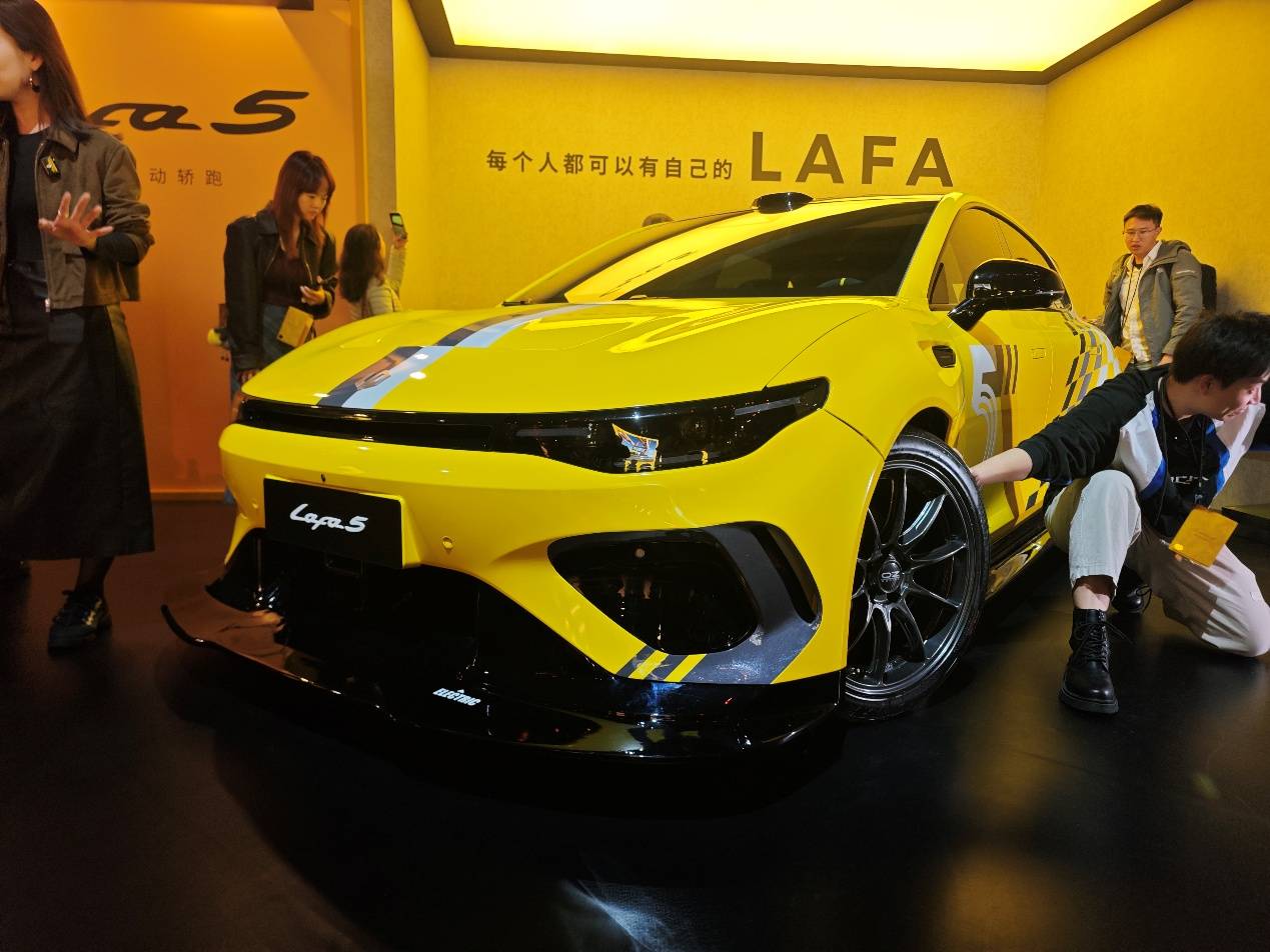 零跑Lafa5上市,9.28萬起售 寬體轎跑瞄準(zhǔn)年輕人