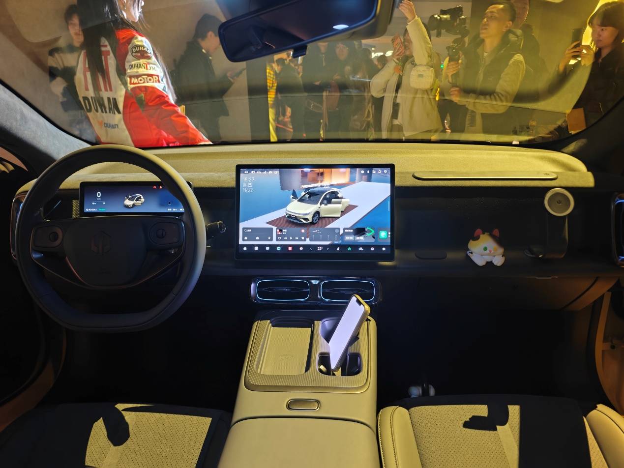 零跑Lafa5上市,9.28萬起售 寬體轎跑瞄準(zhǔn)年輕人