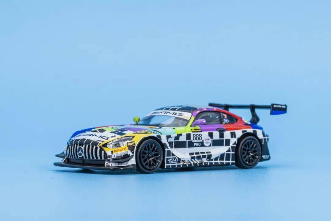 梅賽德斯-AMG GT3是一款專為GT3賽事打造的高性能賽車,代表了奔馳在賽車運(yùn)動領(lǐng)域的頂尖技術(shù)水準(zhǔn)