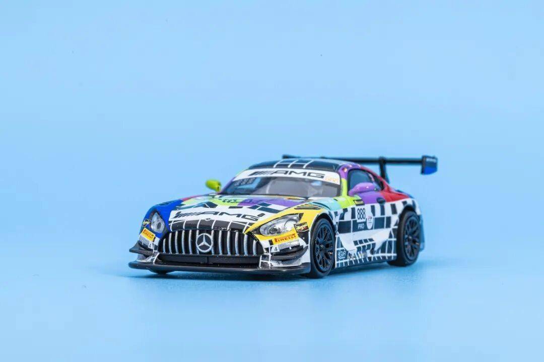 梅賽德斯-AMG GT3是一款專為GT3賽事打造的高性能賽車,代表了奔馳在賽車運(yùn)動領(lǐng)域的頂尖技術(shù)水準(zhǔn)