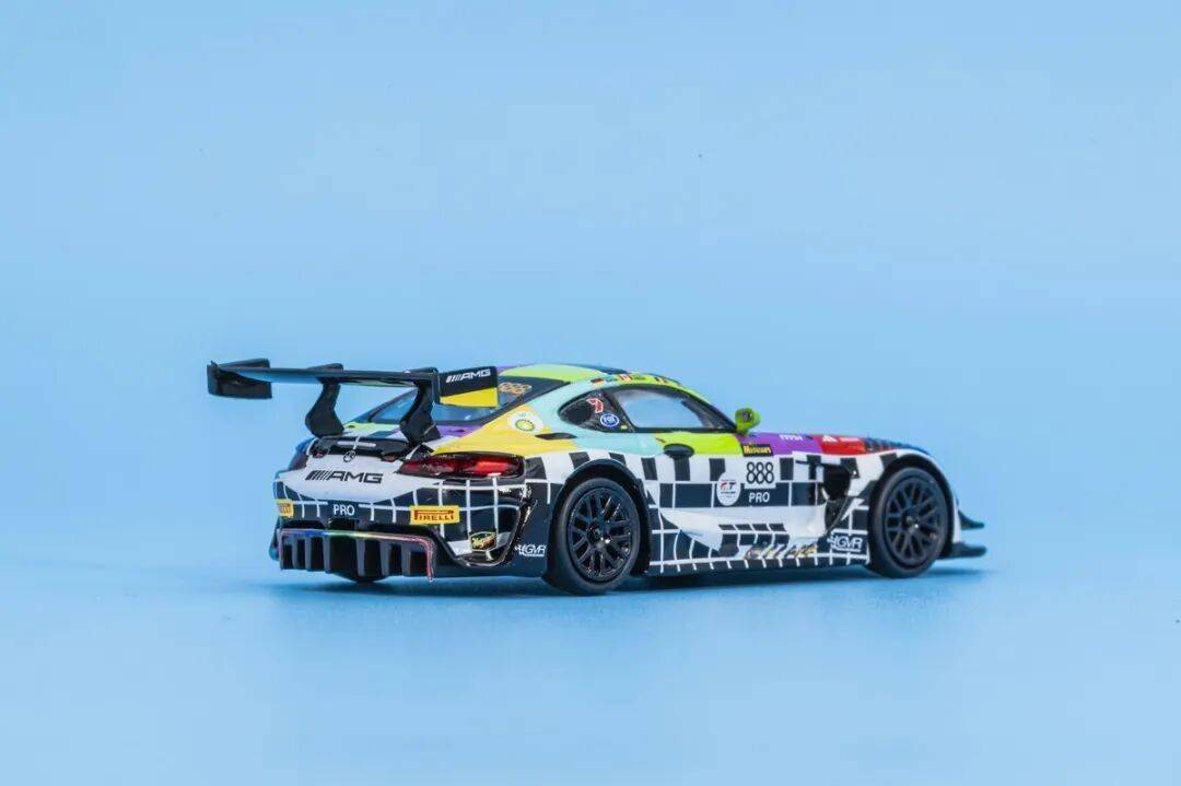 梅賽德斯-AMG GT3是一款專為GT3賽事打造的高性能賽車,代表了奔馳在賽車運(yùn)動領(lǐng)域的頂尖技術(shù)水準(zhǔn)