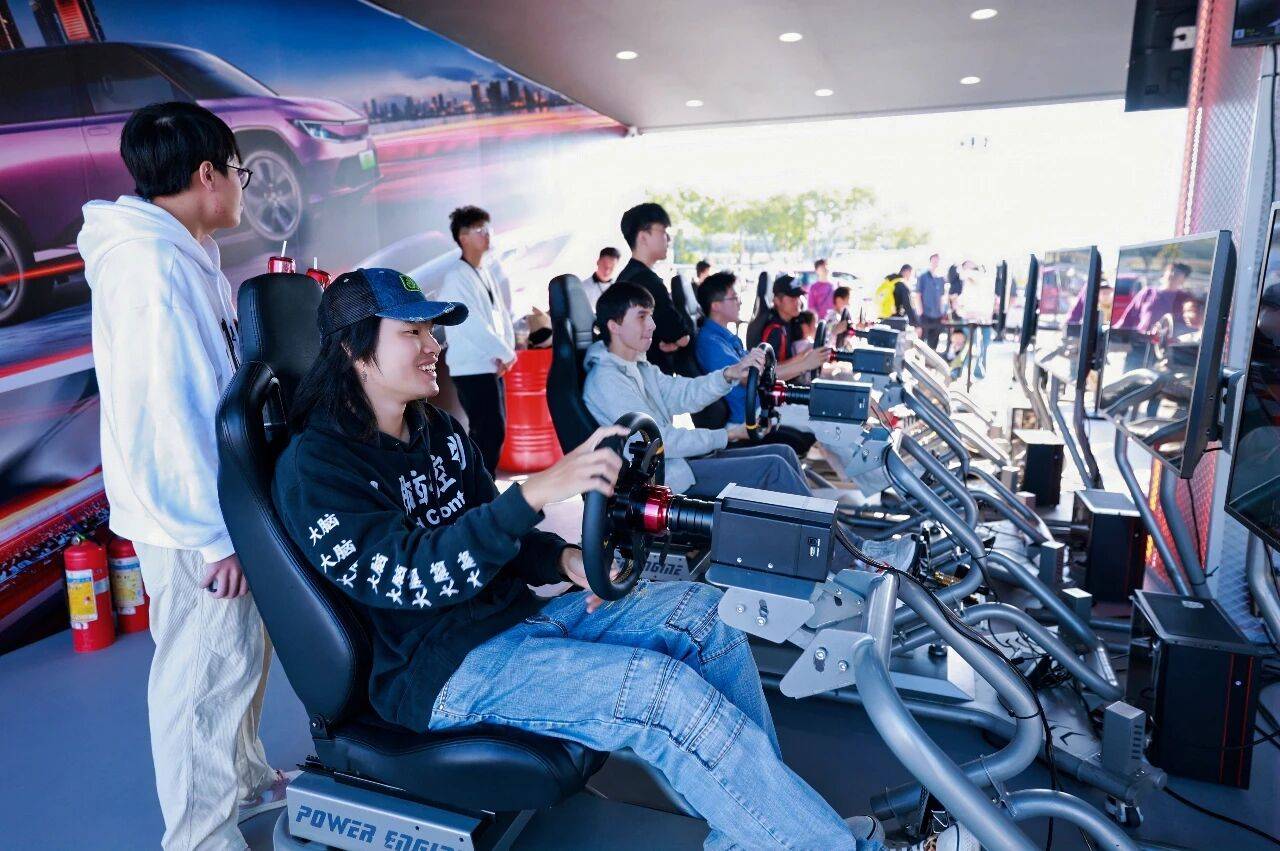 在“快消”造車的時代,享受一場廣汽本田躁夢節的慢事件