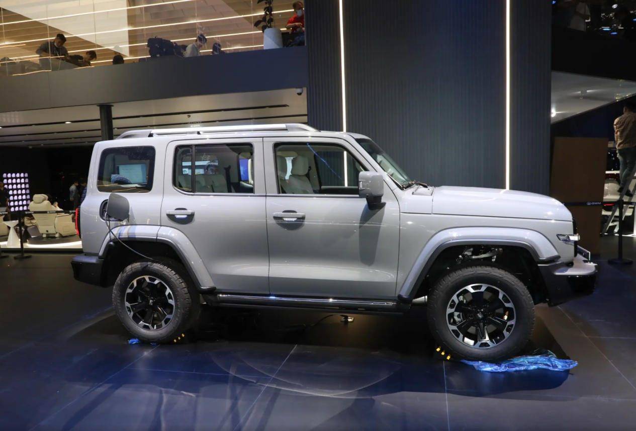 最新坦克300插混版 換了新電池 還有什么不同