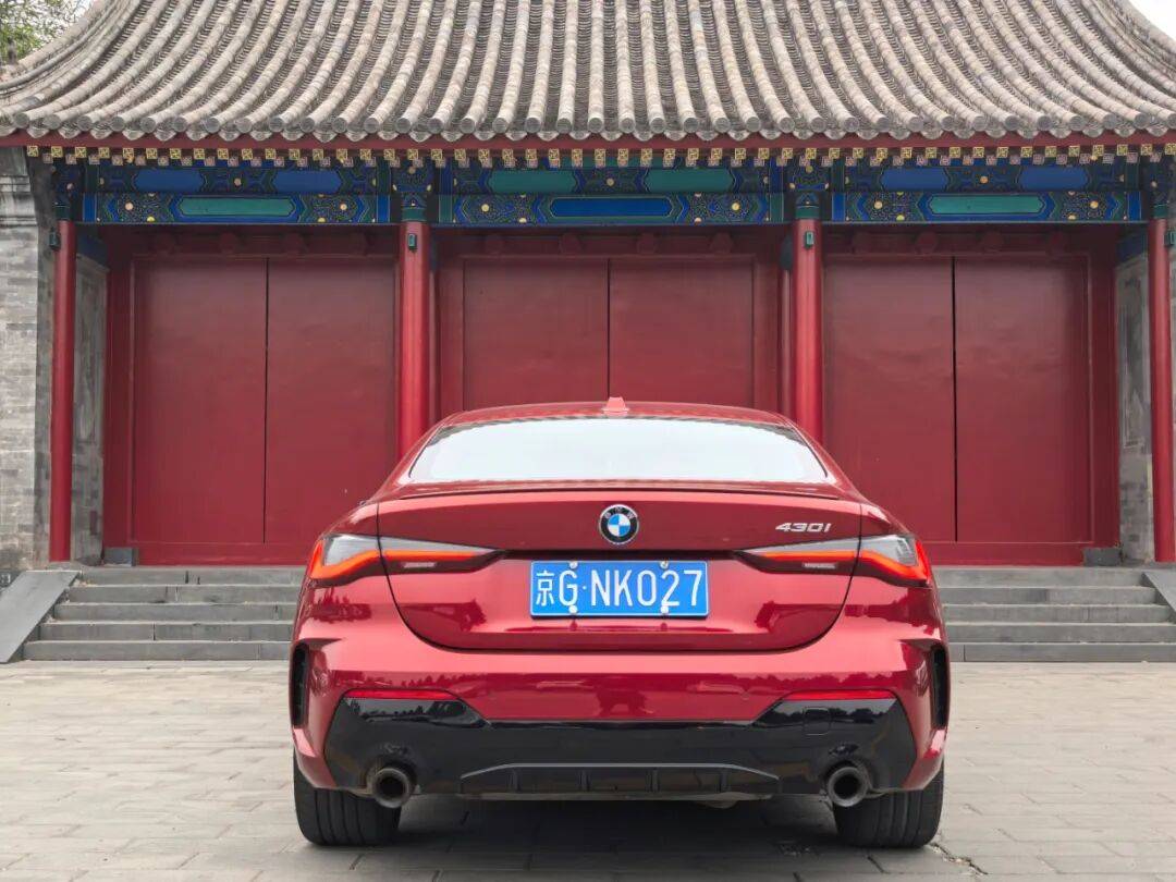 寶馬G22 430i雙門轎跑車換了尾標的雙門版3系,操控自然更便捷