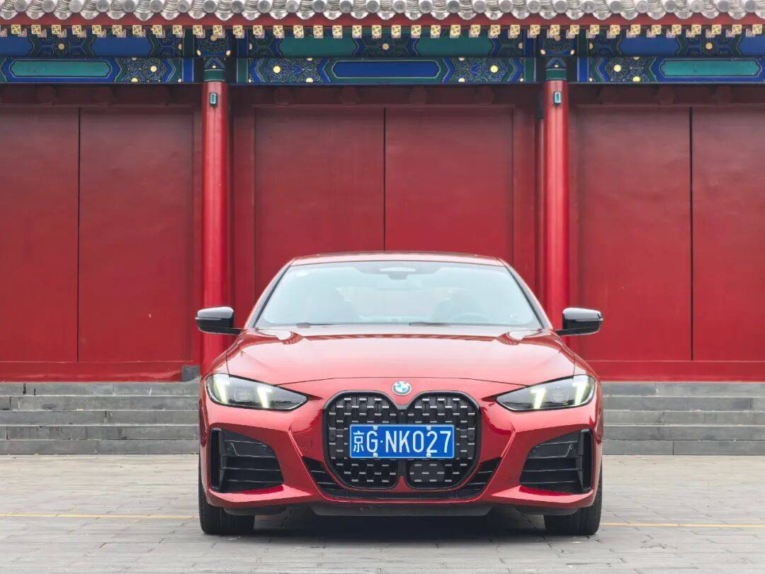 寶馬G22 430i雙門轎跑車換了尾標的雙門版3系,操控自然更便捷