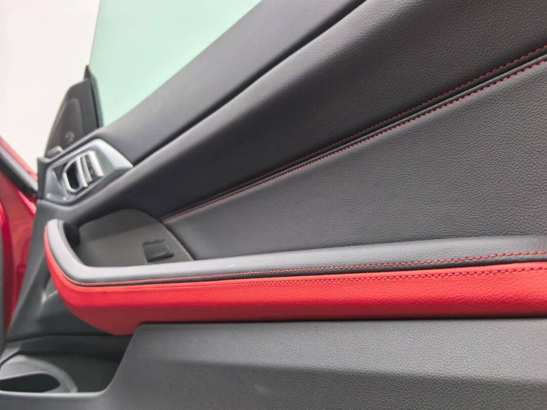 寶馬G22 430i雙門轎跑車換了尾標的雙門版3系,操控自然更便捷