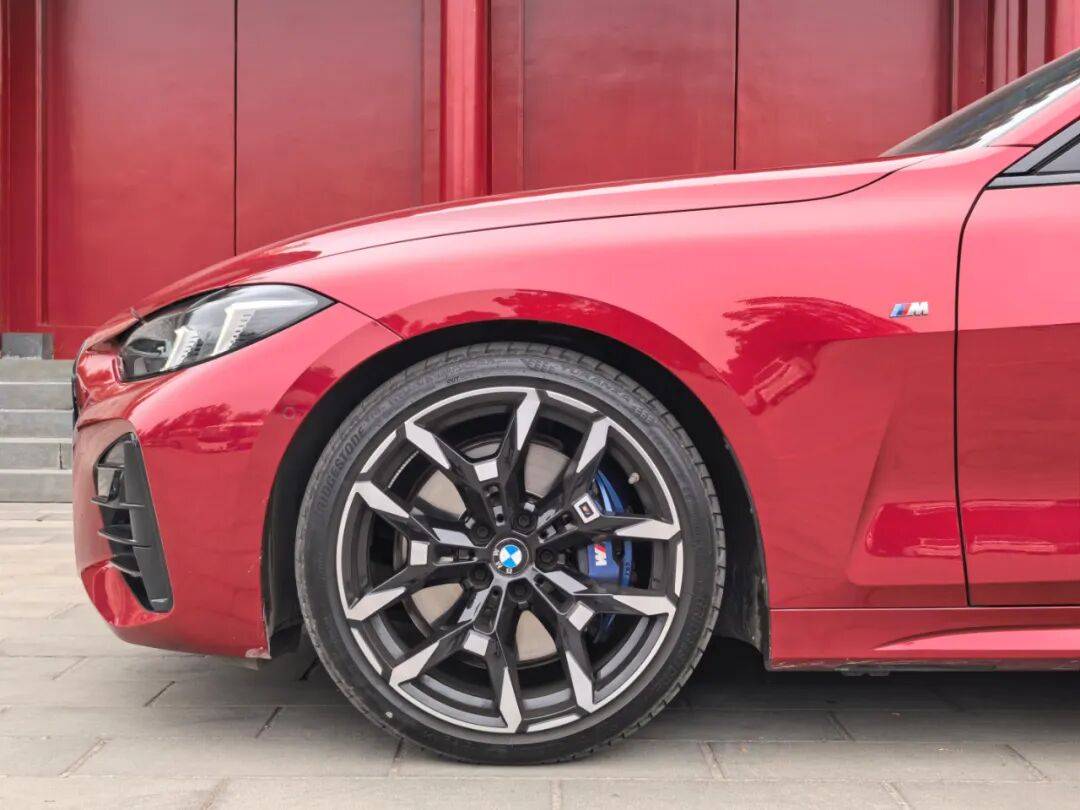 寶馬G22 430i雙門轎跑車換了尾標的雙門版3系,操控自然更便捷