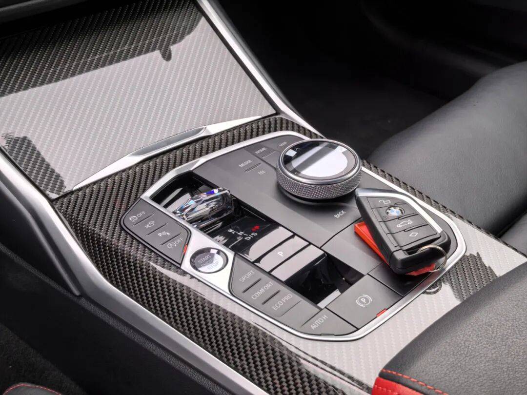 寶馬G22 430i雙門轎跑車換了尾標的雙門版3系,操控自然更便捷