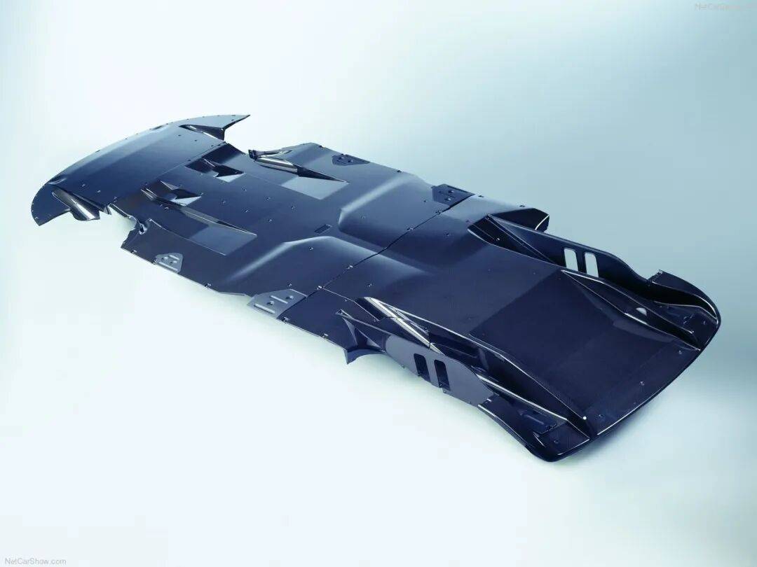 兩千萬的手動擋:能買Carrera GT的人,不關(guān)心這車多少錢